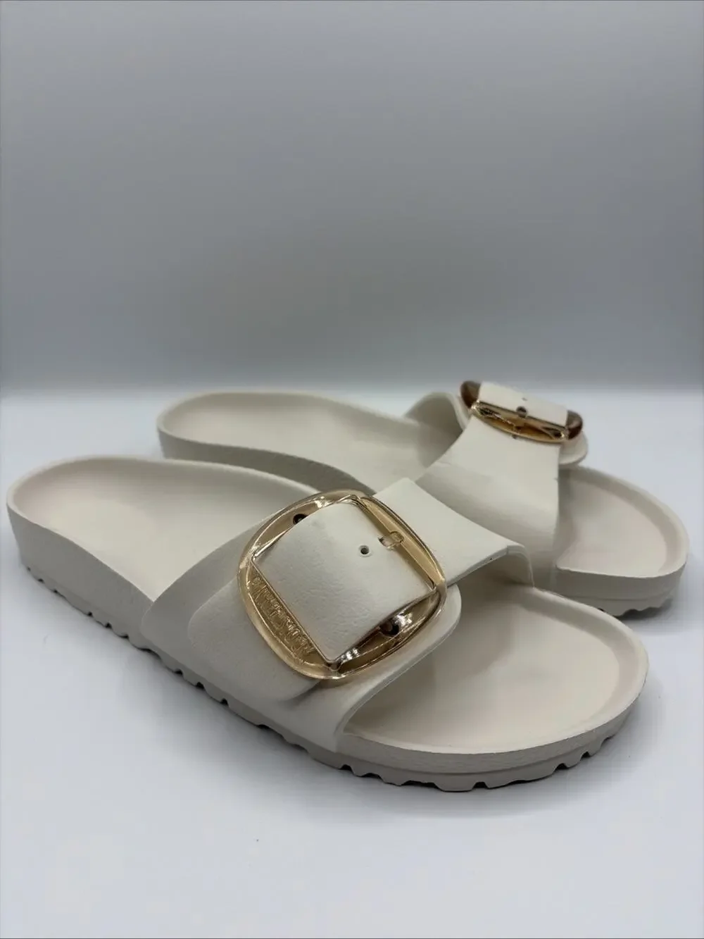 Birkenstock - Women's Recovery Big Buckle Slide Sandal Madrid EVA Eggshell READ